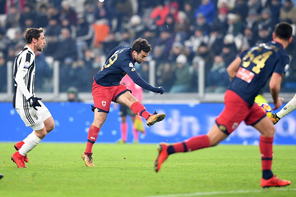 Il sinistro di Rossi (foto di Genoa CFC Tanopress)