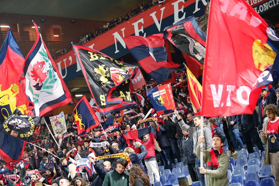 Bandiere in Nord (Foto Genoa cfc)