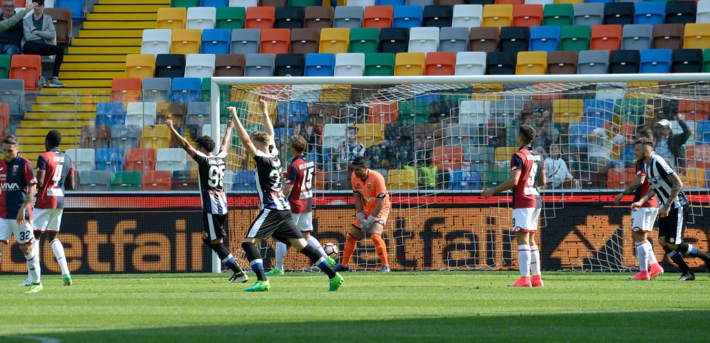 Duvan Zapata (L) segna il 2-0 contro il Genoa CFC (foto Dino Panato/Getty Images)