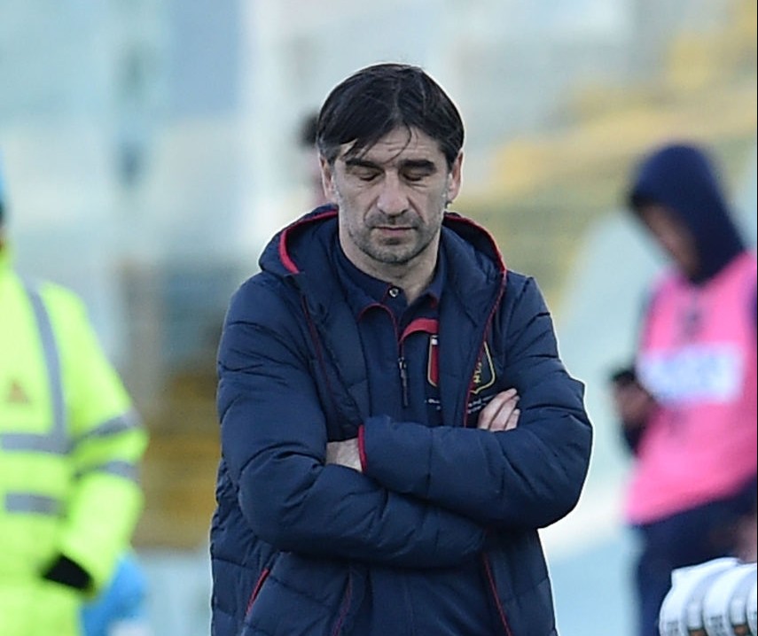 Ivan Juric sconsolato durante Pescara-Genoa (Foto Getty Images)