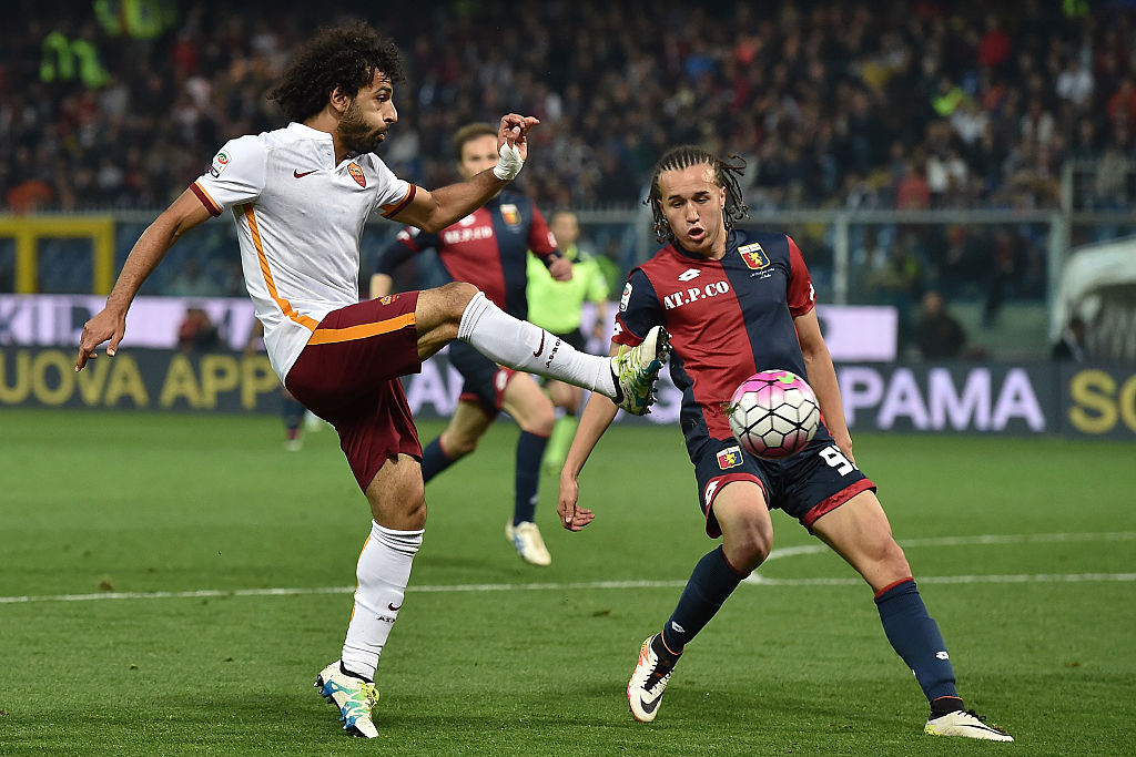 Laxalt contro Salah in Genoa-Roma del maggio 2016 (Foto Getty Images)