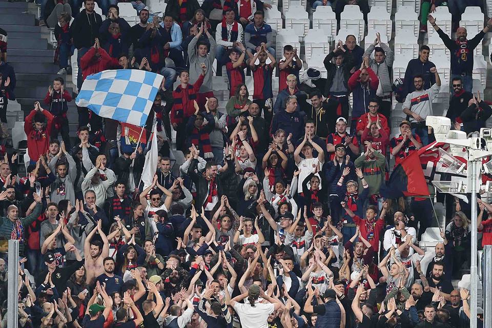 Bandiera del Napoli e tifosi genoani allo Juventus Stadium  (Foto Tanopress/Genoa cfc)