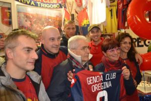Il Genoa Club Oregina con De Maio in un'edizione della festa di qualche anno fa