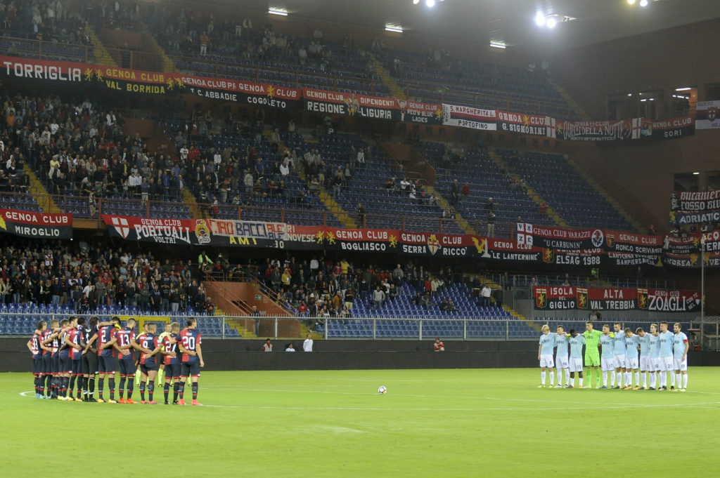 Genoa e Lazio durante il minuto di silenzio (Foto Marco Rosi/Getty Images)