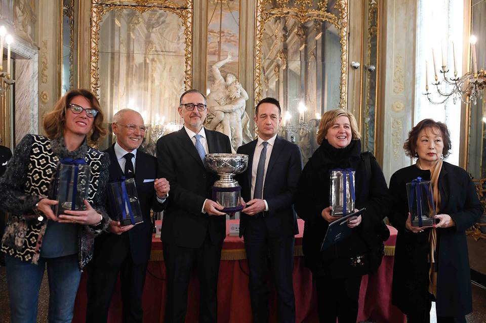 (Da sinistra) Cavo, Balleari, Guerello, Zarbano e Bertolucci con la Coppa Fawcus (Foto Genoa cfc Tanopress)