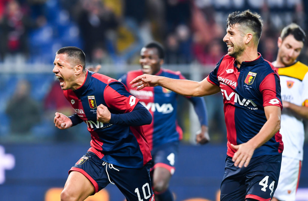 La gioia di Lapadula dopo il rigore segnato al Benevento (foto Paolo Rattini/Getty Images)