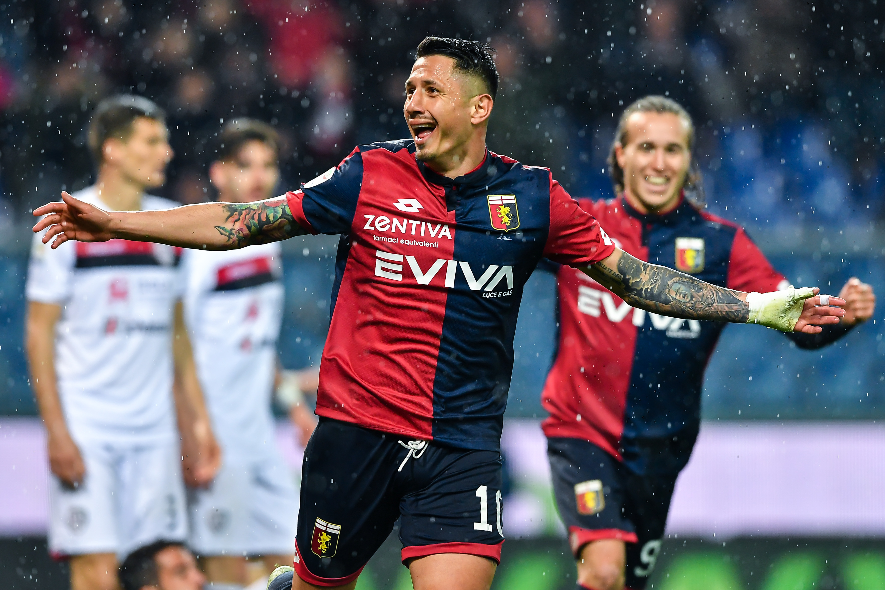 La felicità di Lapadula dopo l'1-0 al Cagliari (Foto Paolo Rattini/Getty Images)
