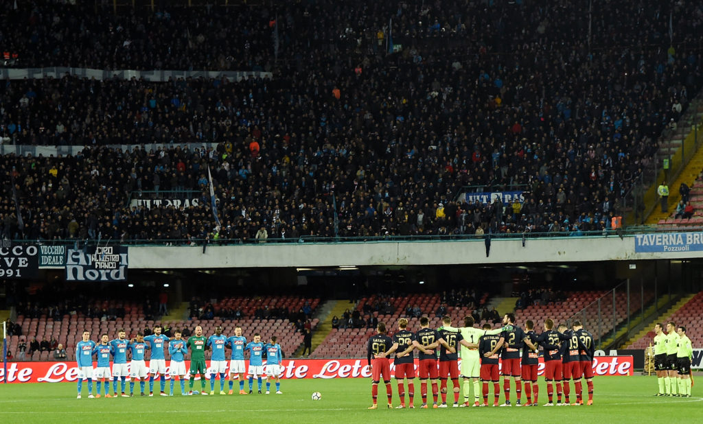 NAPLES, ITALY - MARCH 18: SSC Napoli and Genoa CFC teams line up for the minute of silence in memory of Luigi Necco italian journalist before the serie A match between SSC Napoli v Genoa CFC at Stadio San Paolo on March 18, 2018 in Naples, Italy. (Photo by Francesco Pecoraro/Getty Images)