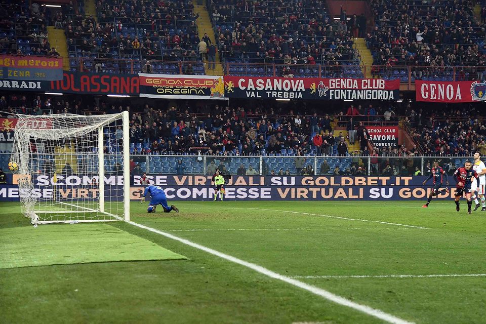 Il gol su rigore di Lapadula (Foto Genoa cfc Tanopress)