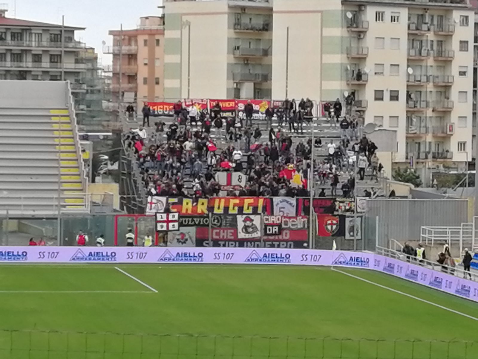 Il settore dei tifosi del Genoa a Crotone