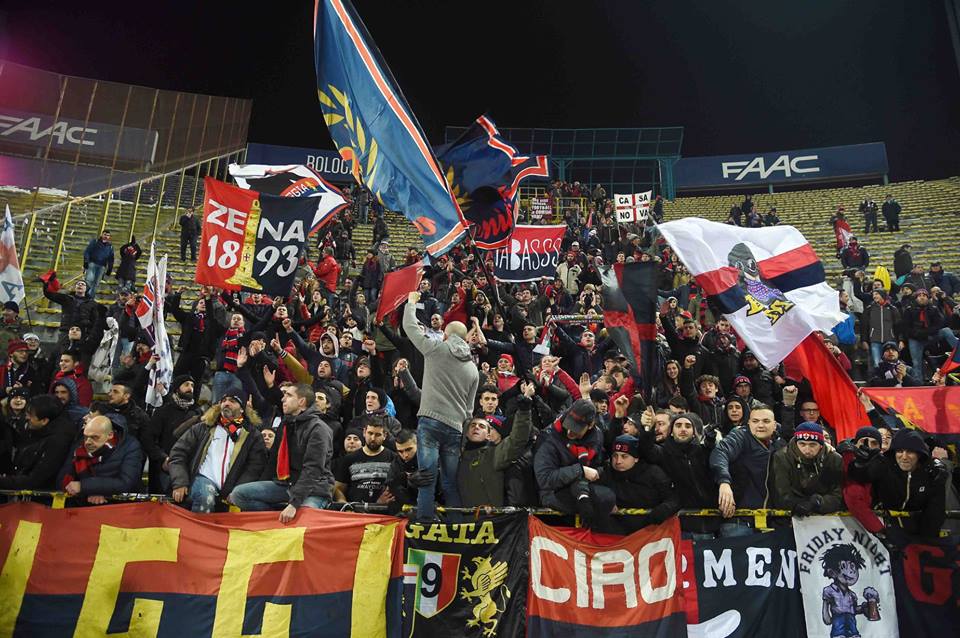 Il settore dei tifosi del Genoa a Bologna (foto Genoa cfc Tanopress)