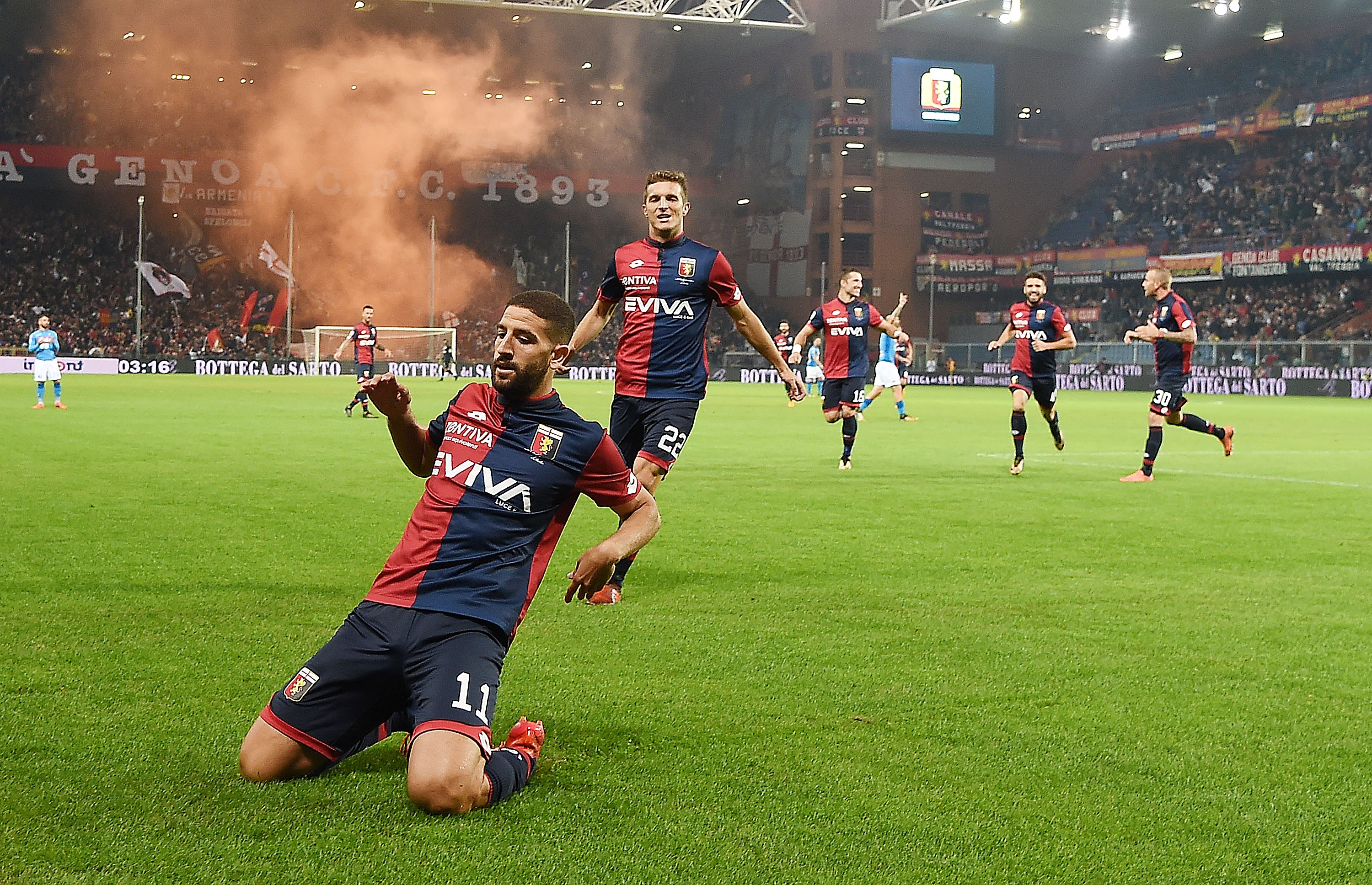 Lazovic, Veloso e Taarabt festeggiano il gol  dell'1-0 (Foto Francesco Pecoraro/Getty Images)