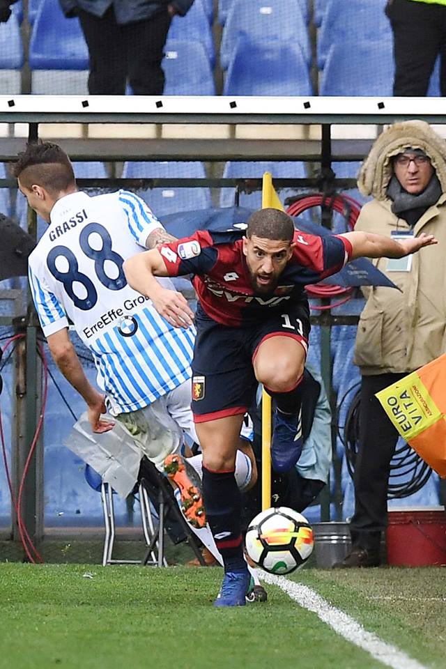 GENOA, GE - SEPTEMBER 20: Adel Taarabtr of Genoa during the Serie A match between Genoa CFC and AC Chievo Verona at Stadio Luigi Ferraris on September 20, 2017 in Genoa, Italy.  (Photo by Paolo Rattini/Getty Images)
