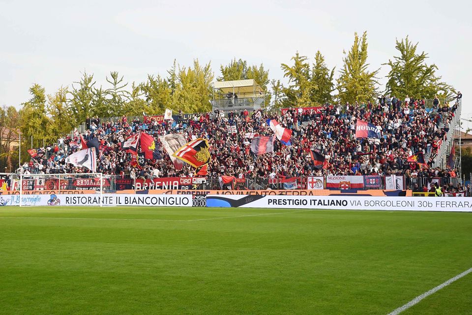 I tifosi del Genoa a Ferrara (Foto Genoa cfc Tanopress)