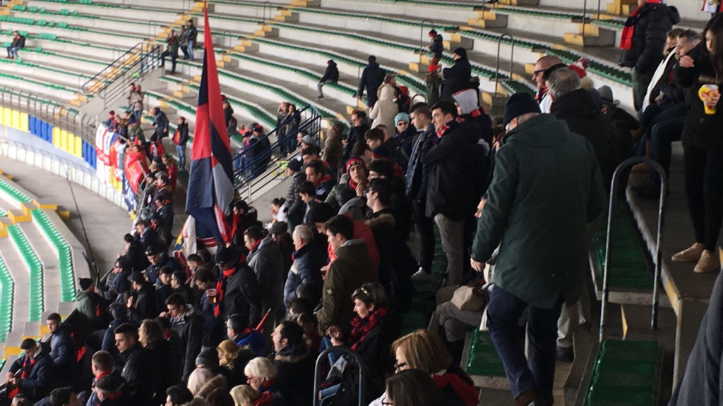 I tifosi del Genoa al Bentegodi per Chievo-Genoa (Foto dei lettori Paolo Pampuro e Laura Marchelli)