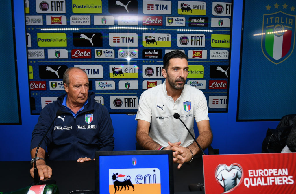 Gian Piero Ventura e Gianluigi Buffon durante la conferenza stampa prima di Italia-Svezia (Foto Claudio Villa/Getty Images)