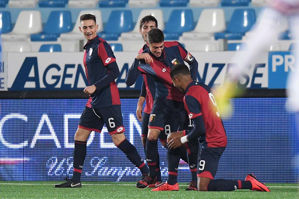 Zanimacchia festeggiato dopo il gol in Sampdoria-Genoa 1-2 coppa italia primavera (Foto Genoa cfc Tanopress)