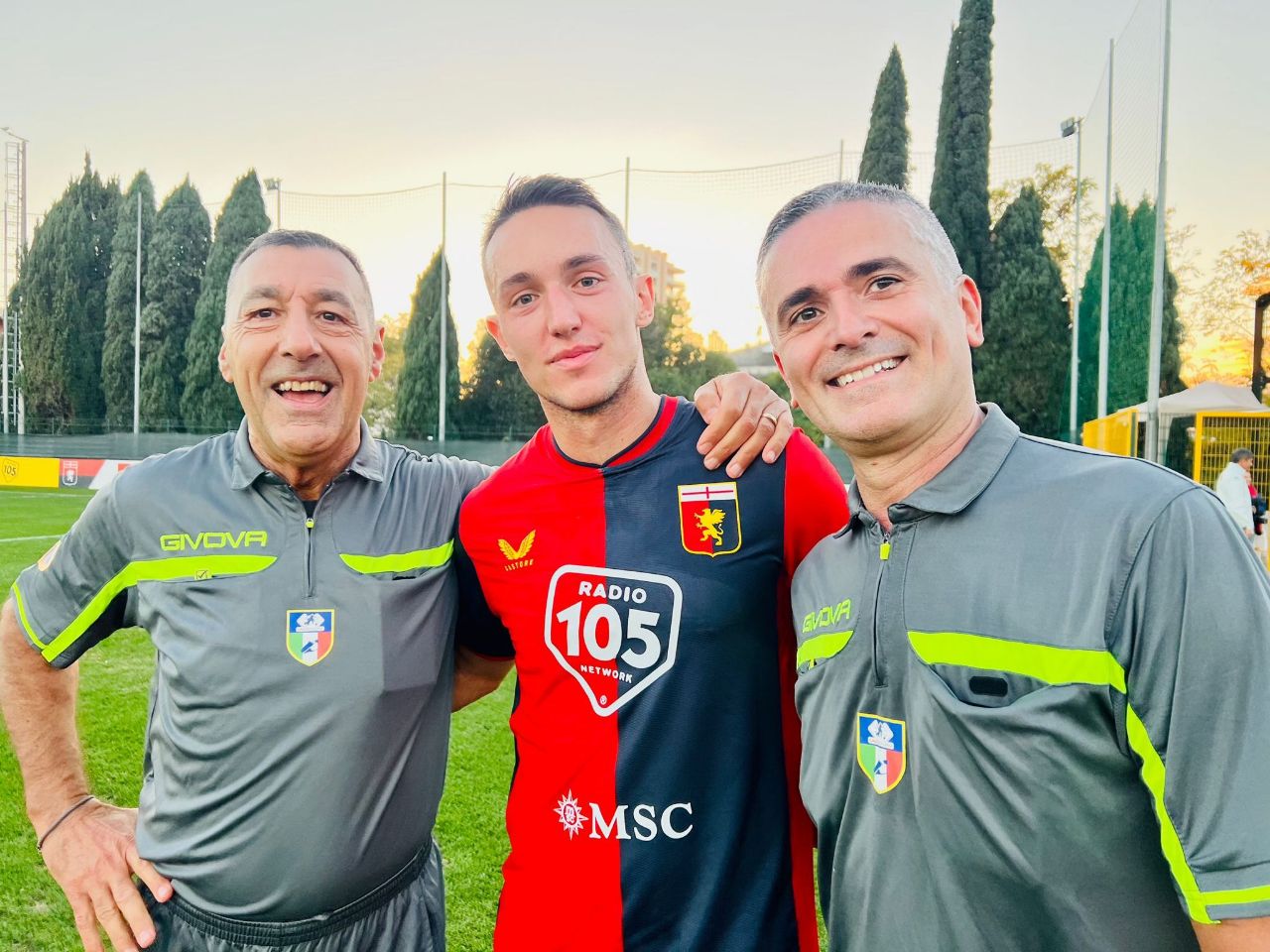 Gianluca Michelotti e Roberto Oddone con Silvan Hefti (© Calcio Ligura SSD)