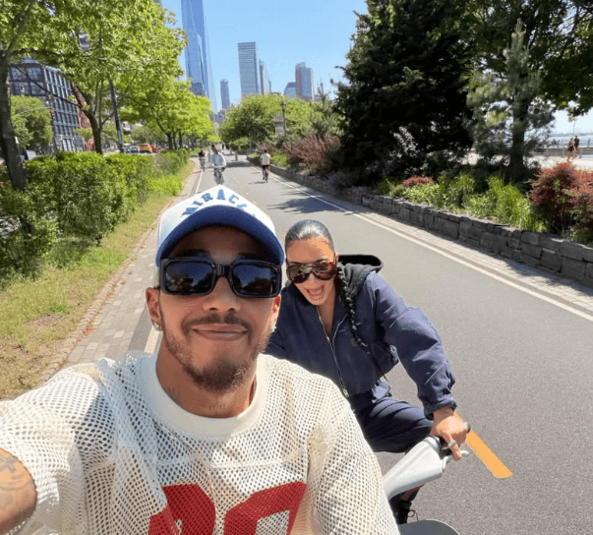 Kim Kardashian e Lewis Hamilton: Primo Selfie di Coppia sui Social
